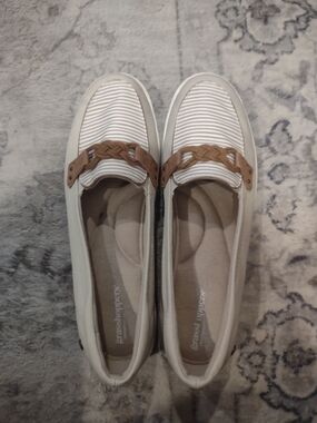 Grasshoppers Cream and Tan Braided Slip-On Loafers